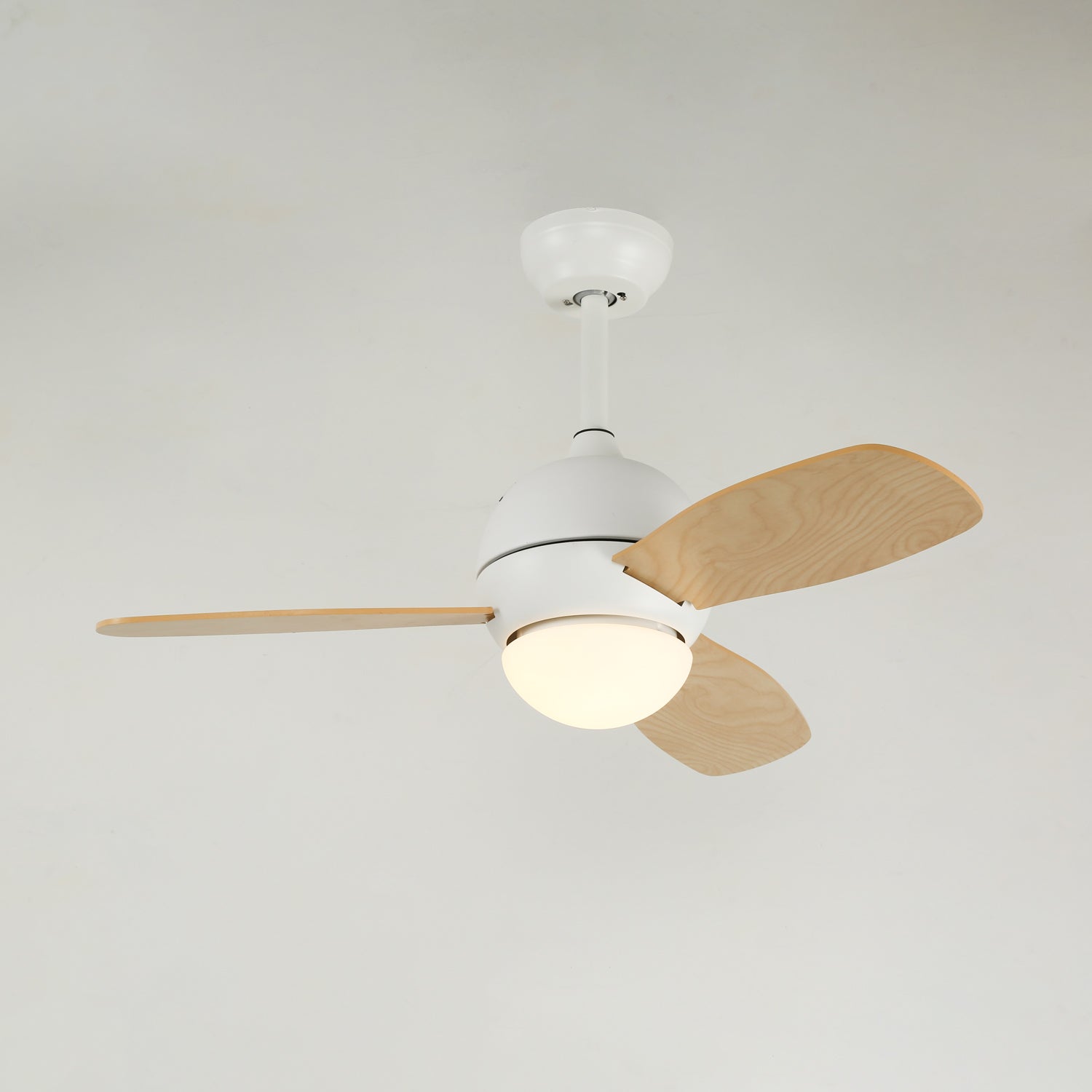Vevo Minimalistische Deckenventilatorleuchte aus weißem Holz