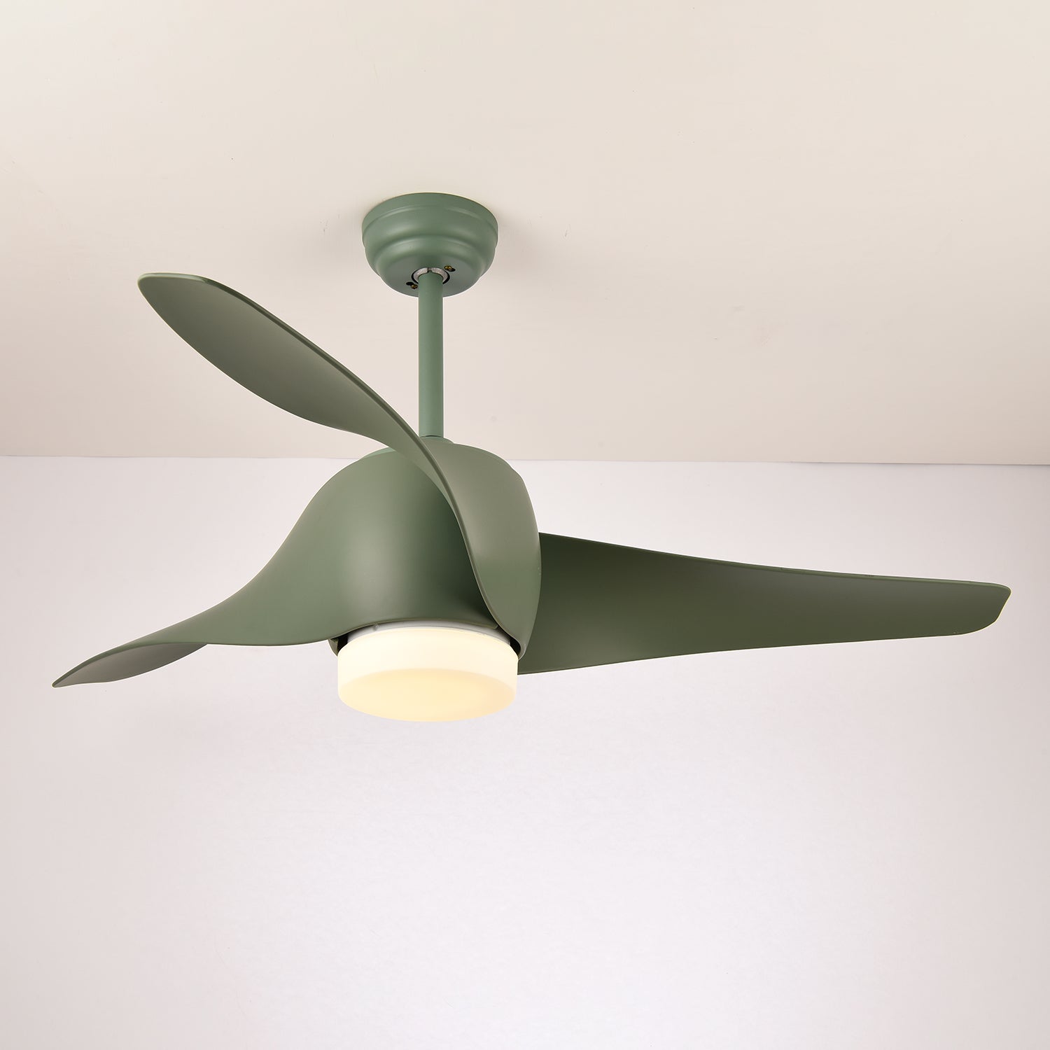 Diagramm mit den Abmessungen der AeroGlow Deckenventilatorleuchte (Ø 132cm x H 30cm)