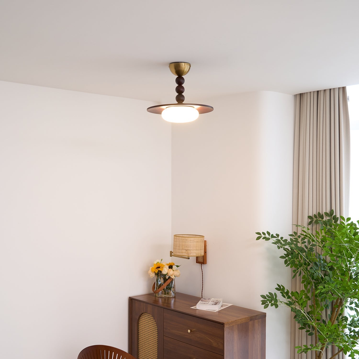 Yeste Deckenleuchte in Nussbaumfarbe & weißem Alabaster-Imitat