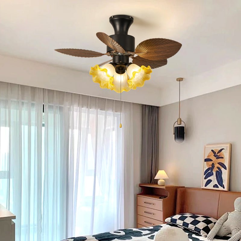 Nahaufnahme der Fernbedienung für die Deckenventilatorleuchte