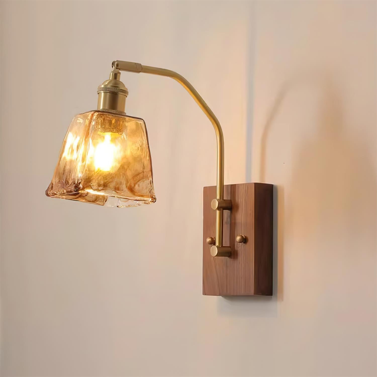 Royal Vintage Wandleuchte aus Messing und Glas-Letslighting