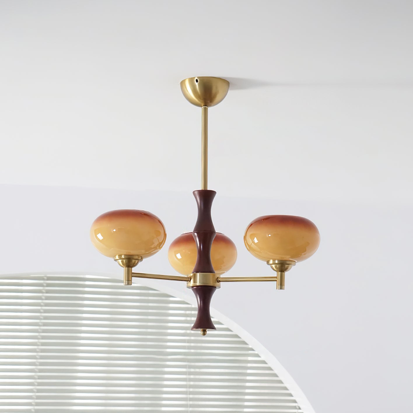 Logan Vintage Kronleuchter aus Glas und Holz-Letslighting