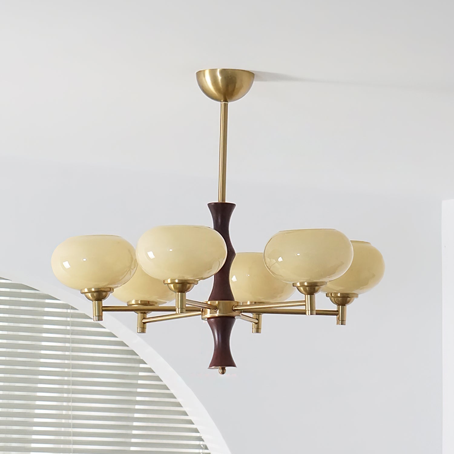 Logan Vintage Kronleuchter aus Glas und Holz-Letslighting