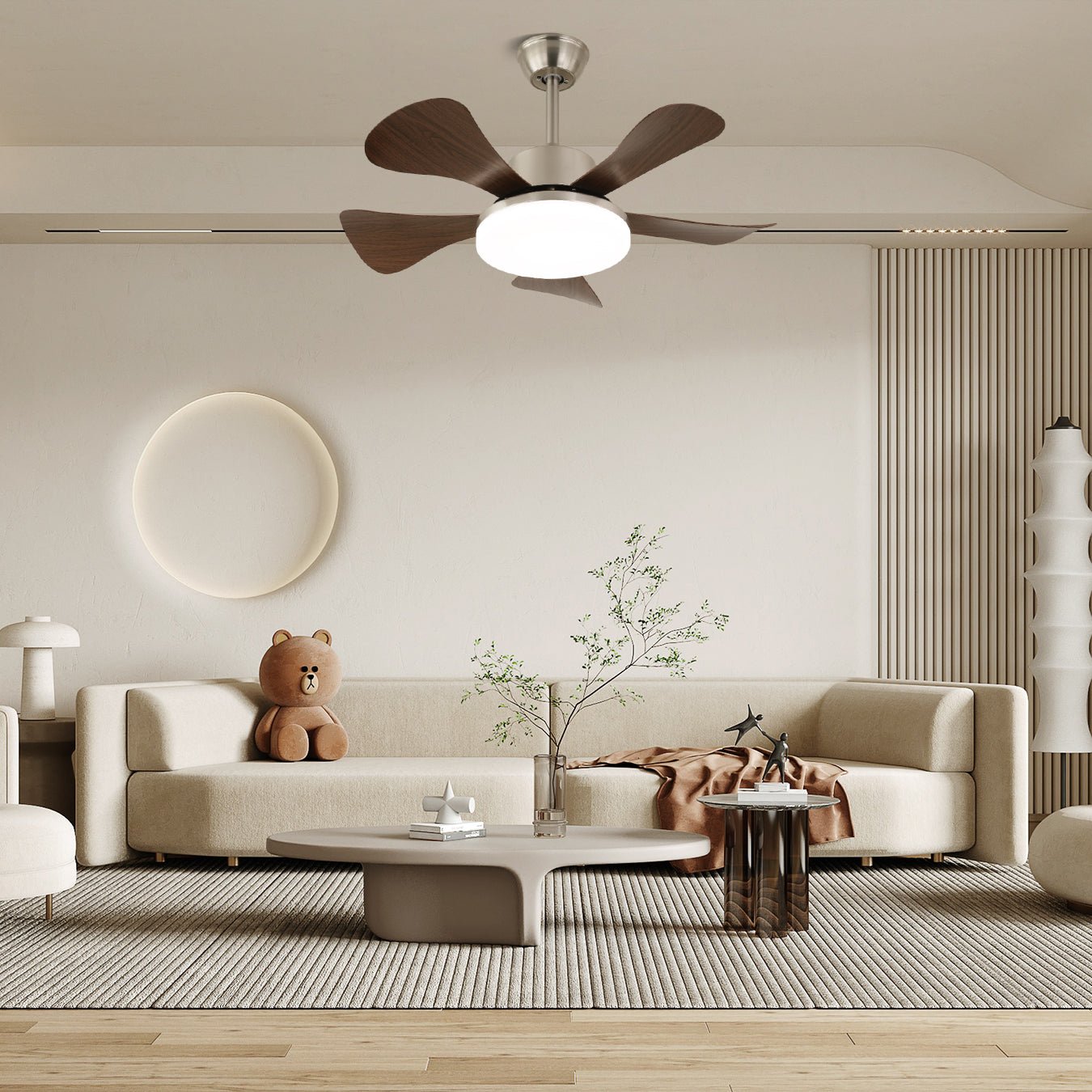 Moderner Deckenventilator mit integrierter LED-Beleuchtung
