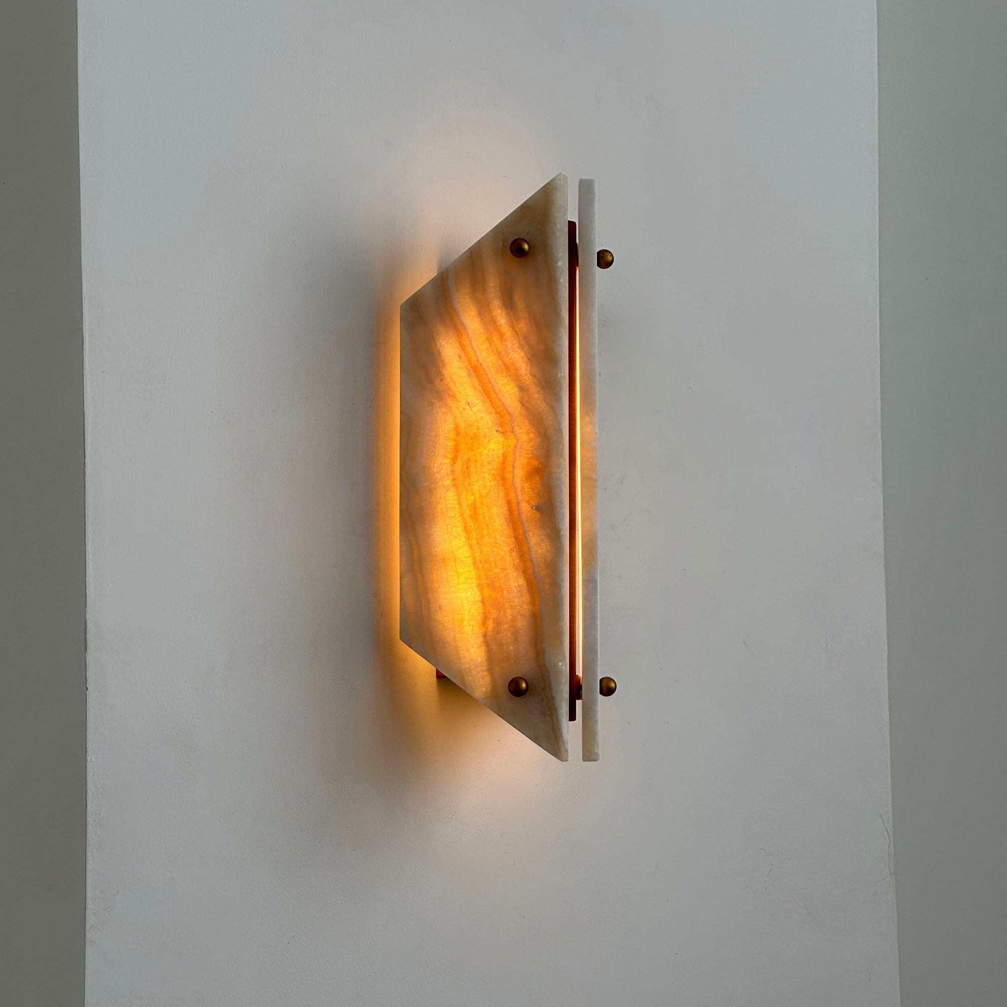 Elaeira Stein Alabaster Wandleuchte-Letslighting