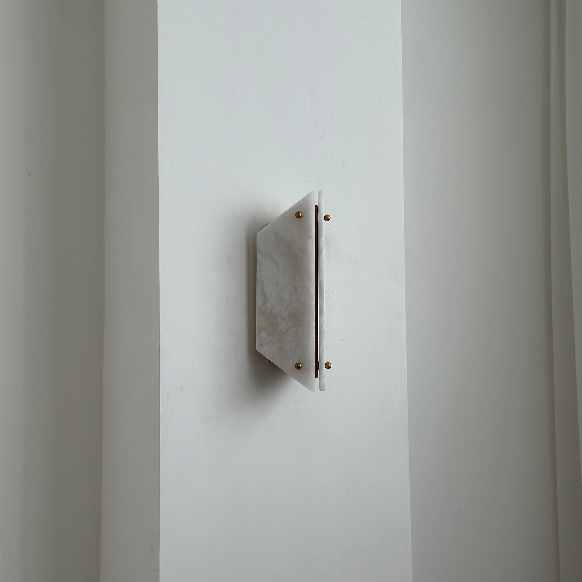 Elaeira Stein Alabaster Wandleuchte-Letslighting