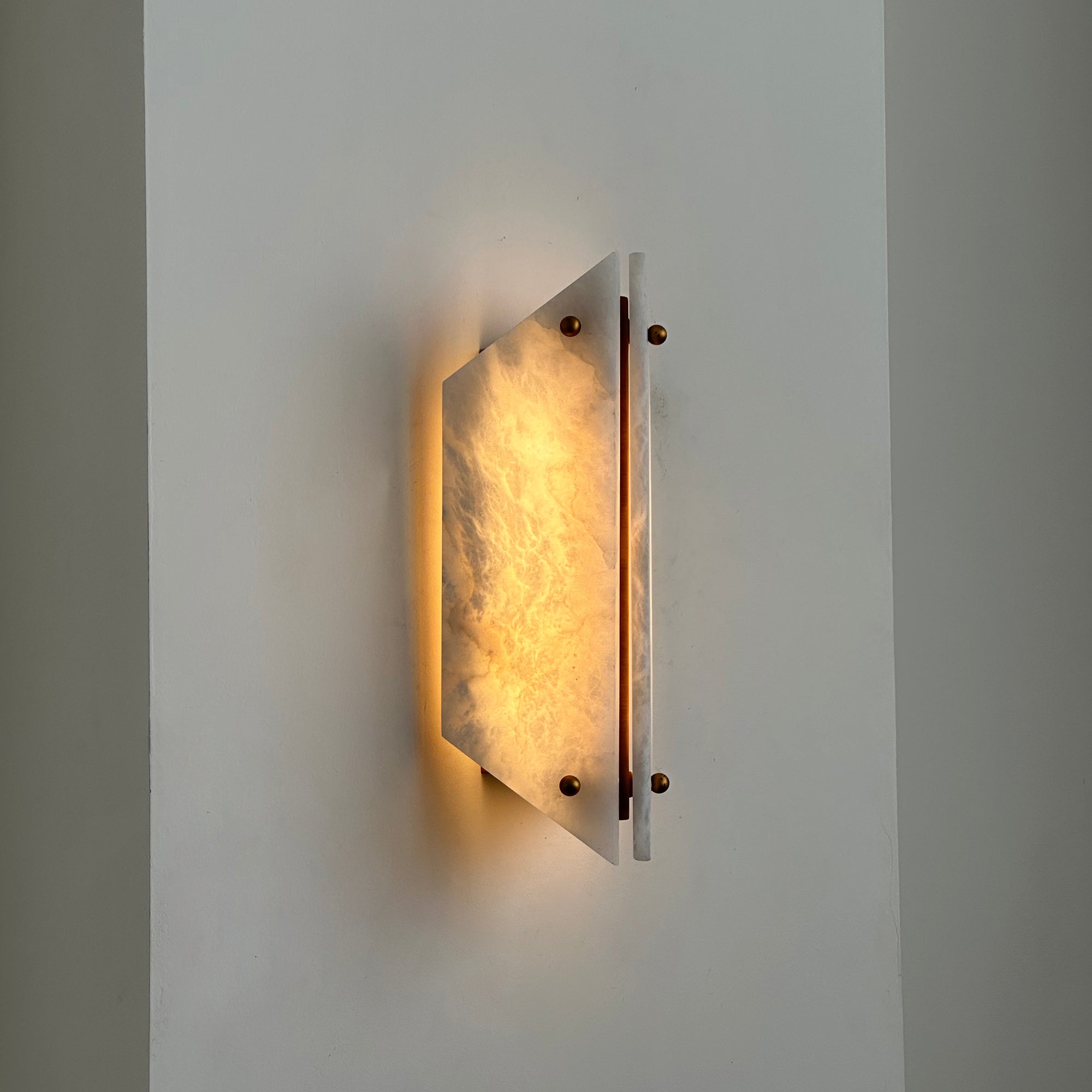 Elaeira Stein Alabaster Wandleuchte-Letslighting