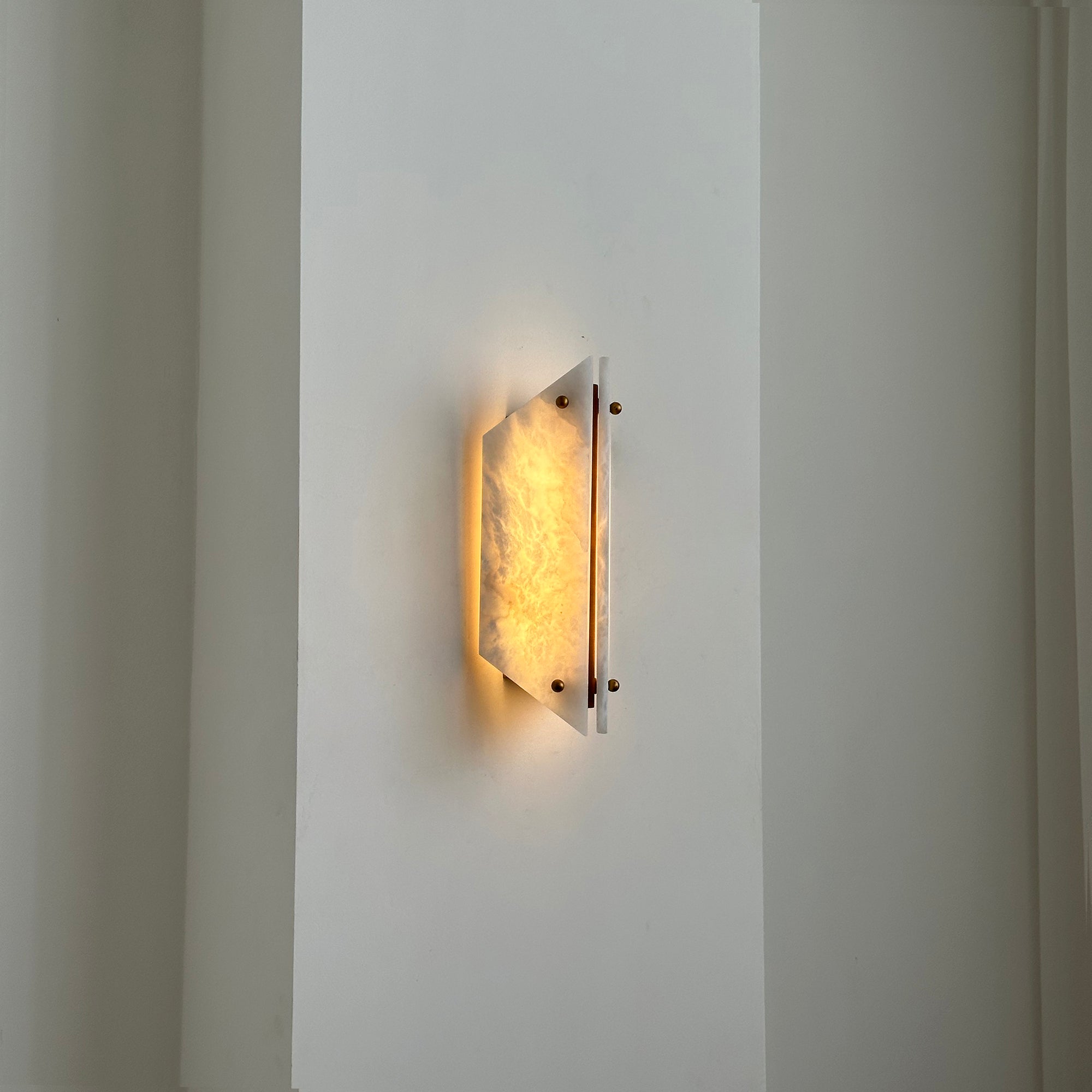 Elaeira Stein Alabaster Wandleuchte-Letslighting