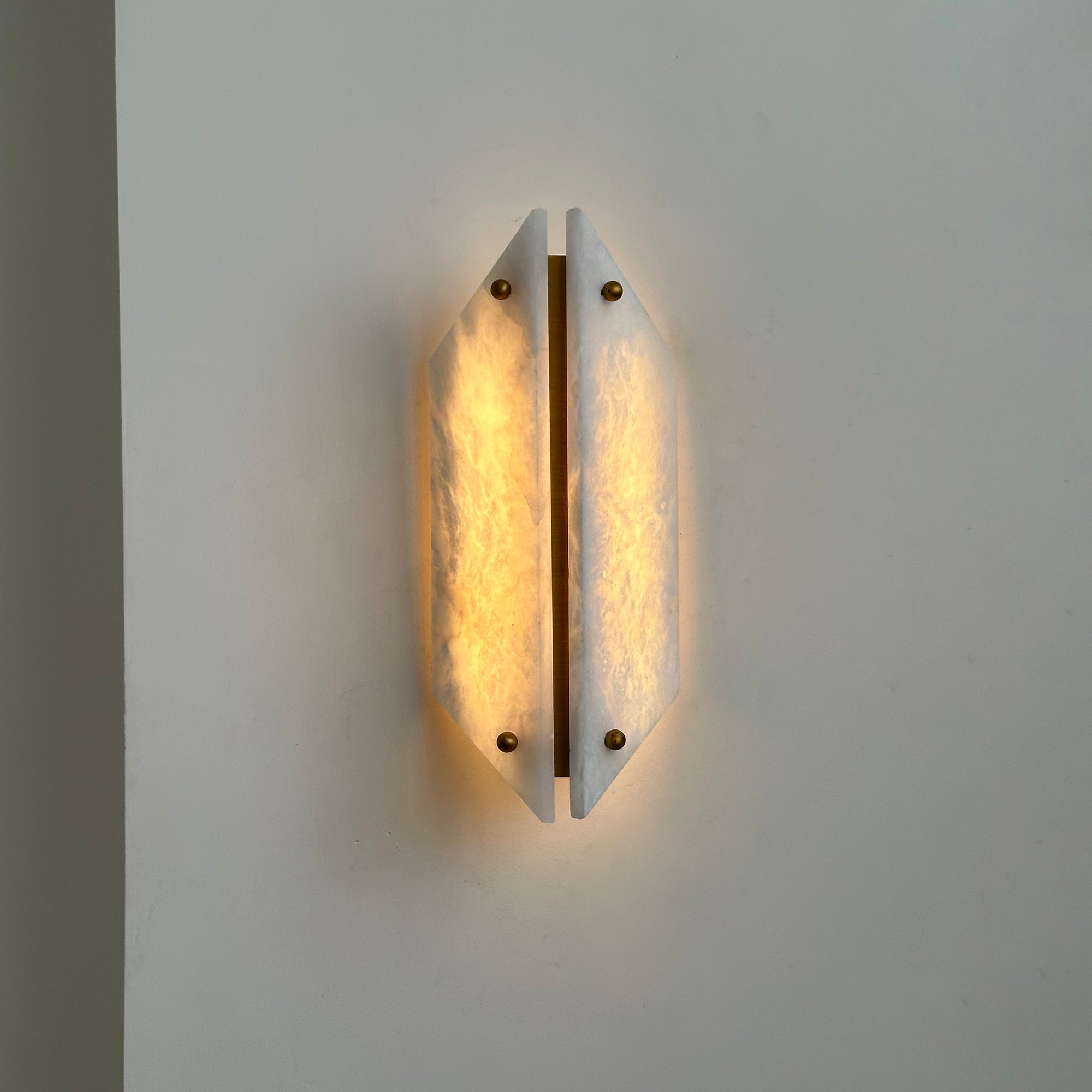 Elaeira Stein Alabaster Wandleuchte-Letslighting