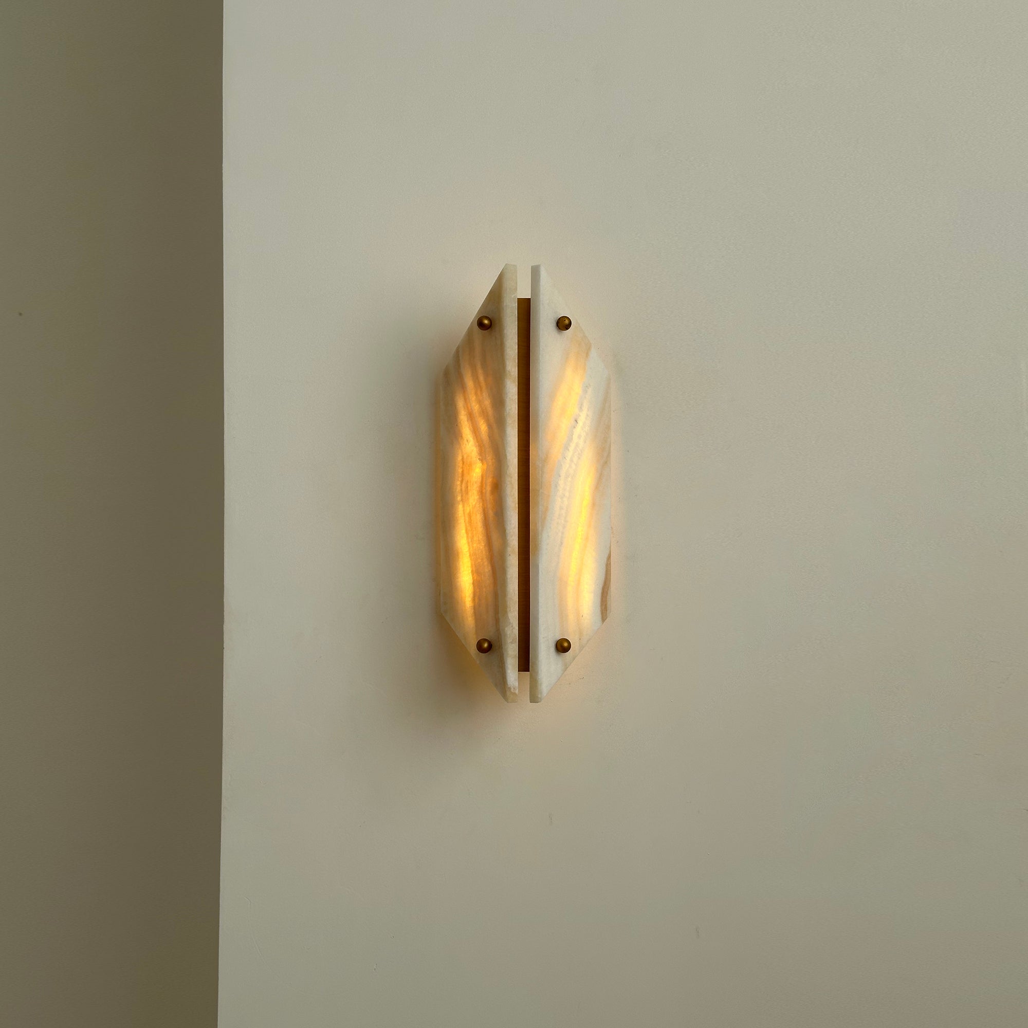 Elaeira Stein Alabaster Wandleuchte-Letslighting