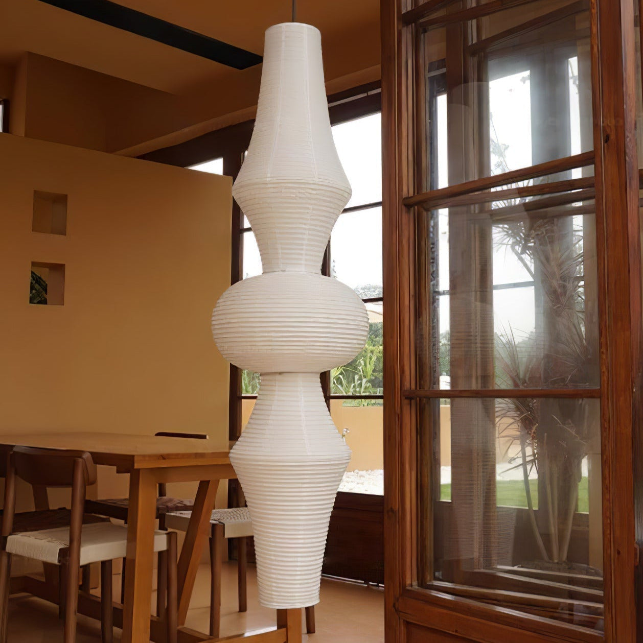 Faye Vertikale Pendelleuchte mit skulpturalem Design aus Papier