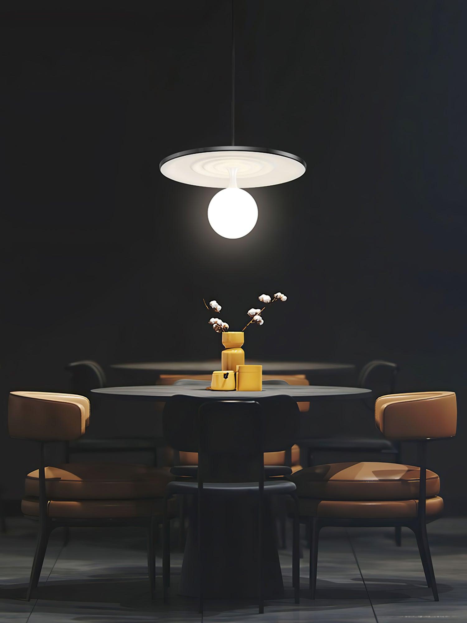 Leila Minimalistische Pendelleuchte aus Metall-Letslighting