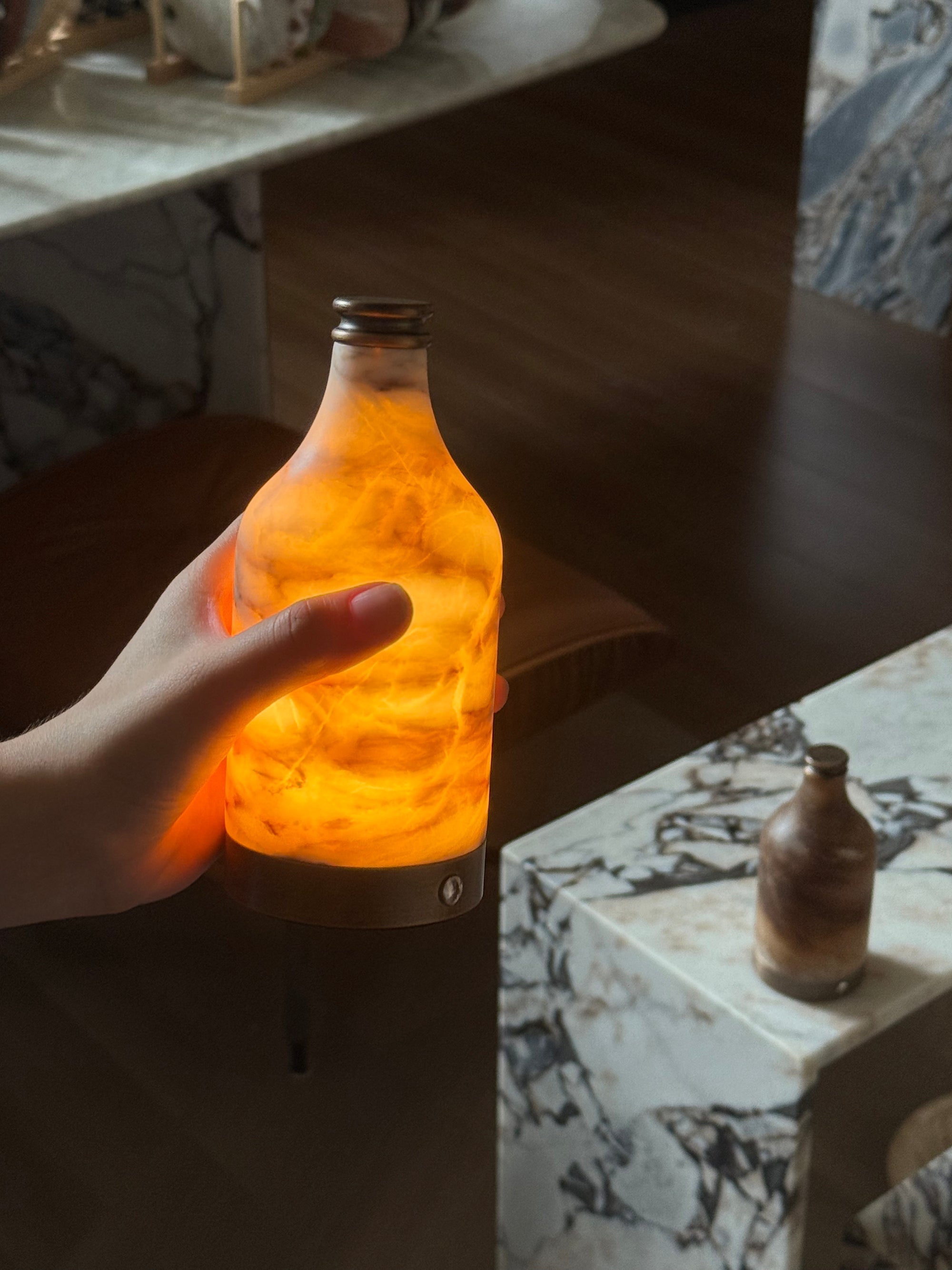 Wine Flasche Alabaster Tischleuchte (Eingebauter Akku)-Letslighting