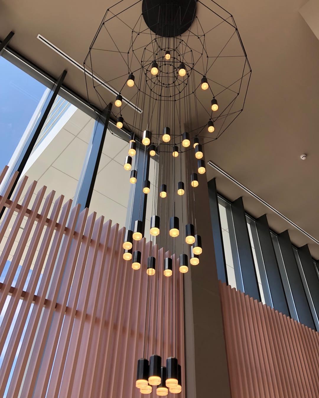 Lustra Schwarzer Drahtlinien-LED-Kronleuchter-Letslighting