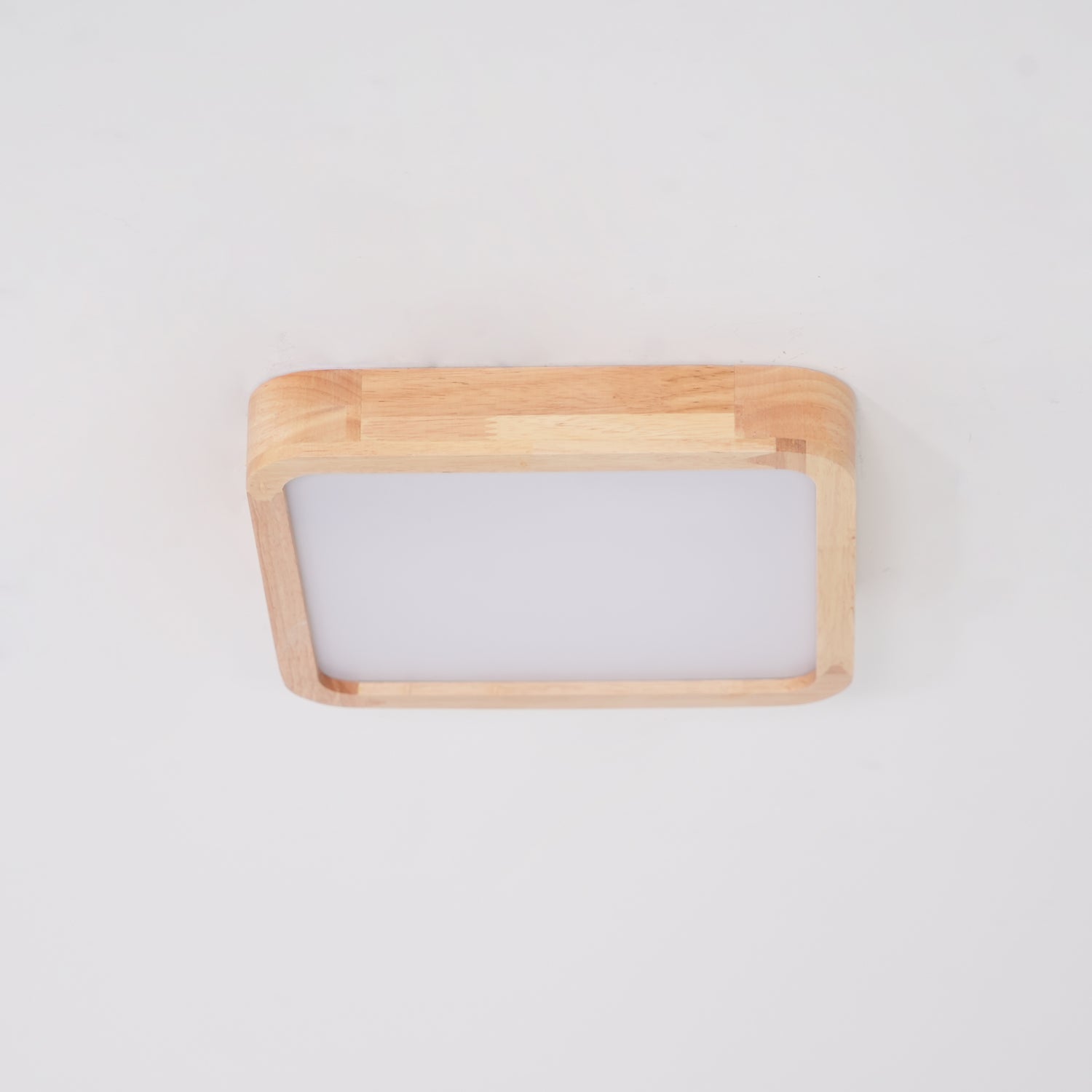 Hano Holz-Deckenleuchte im geometrischen Design