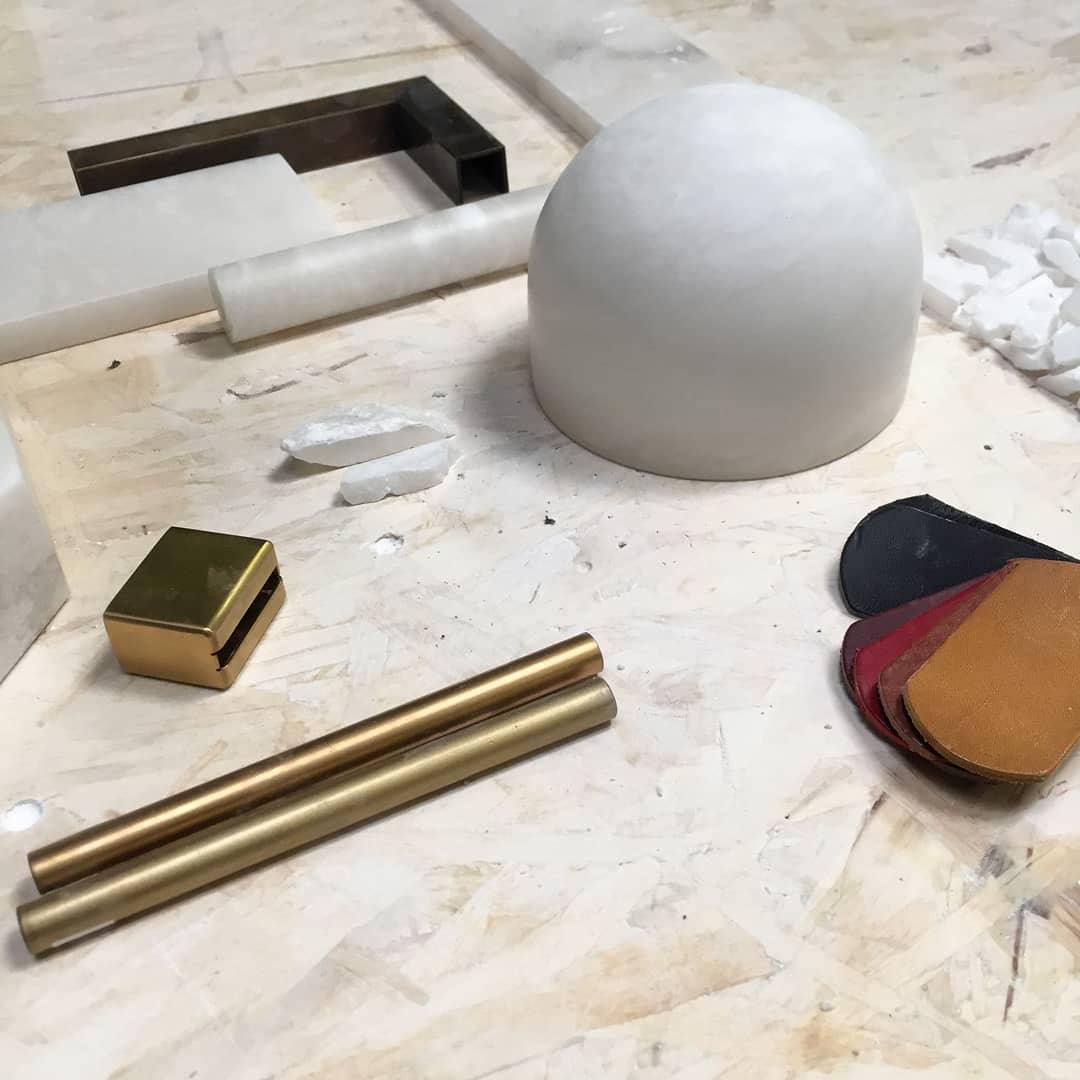 Strata Alabaster Pendant Light Capsule-shaped - Neutralighting