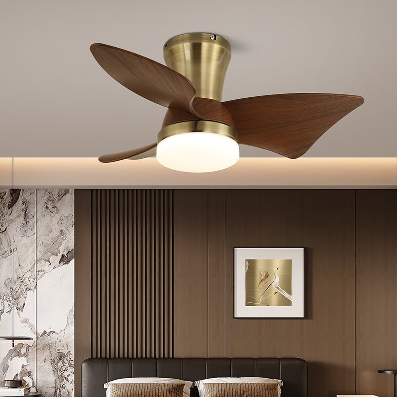 Detail des Metallrahmens und Acrylschirms des Luvora Deckenventilators mit Licht