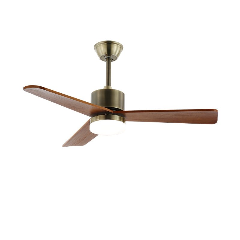 Ventio Deckenventilator von unten, hebt die LED hervor.