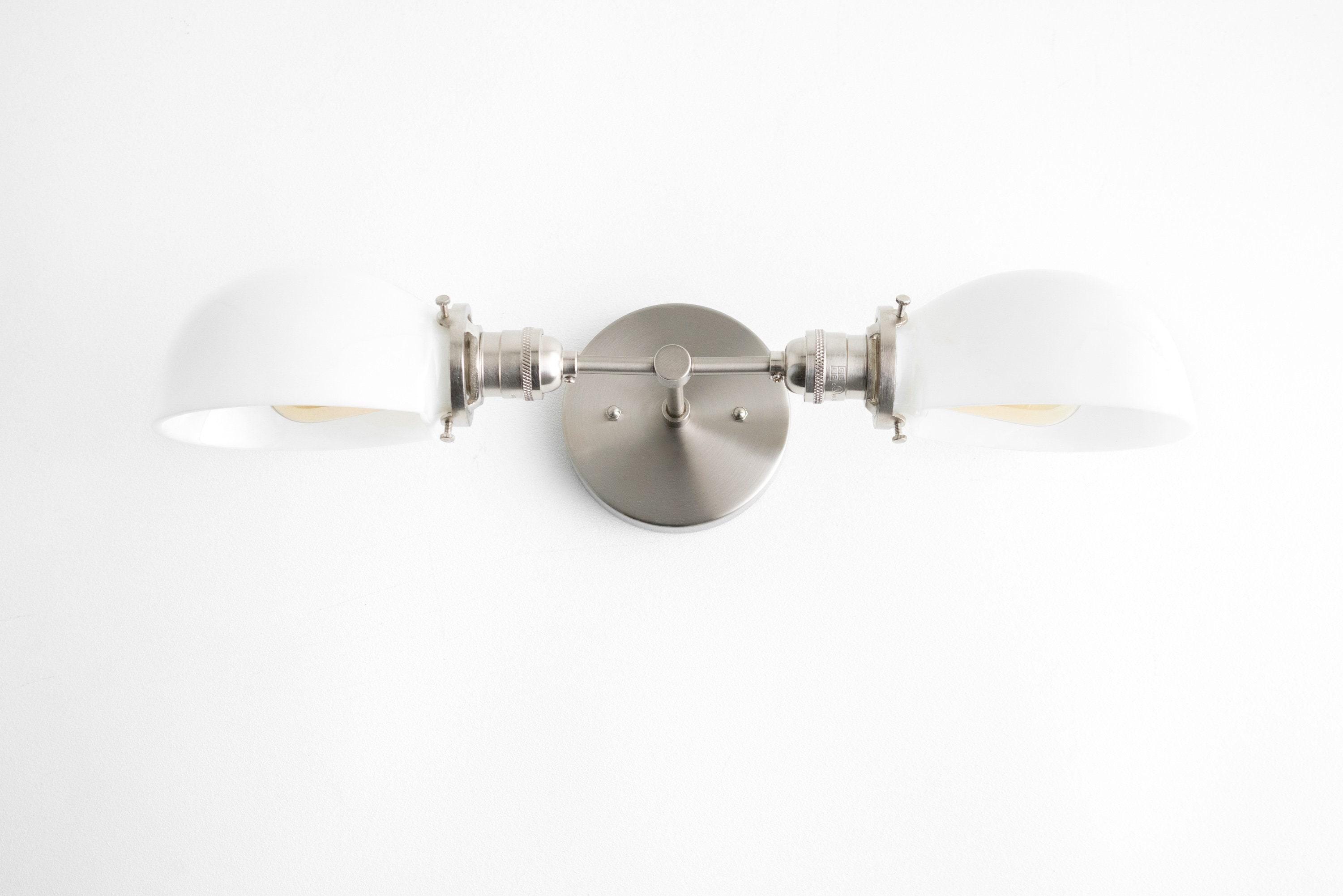 Rohmessing Art Déco Wandleuchte, patinierend