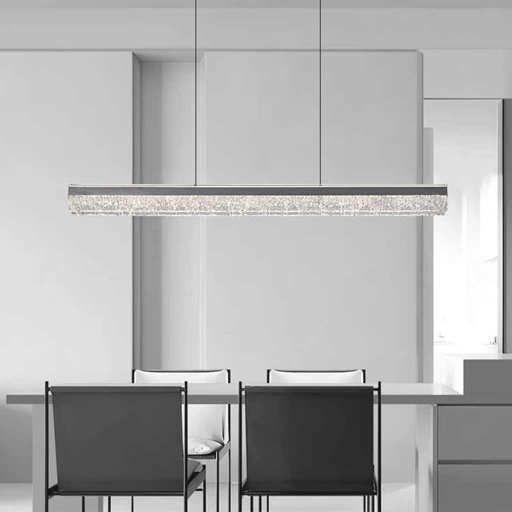 Lineare schwarze LED-Pendelleuchte im modernen Stil