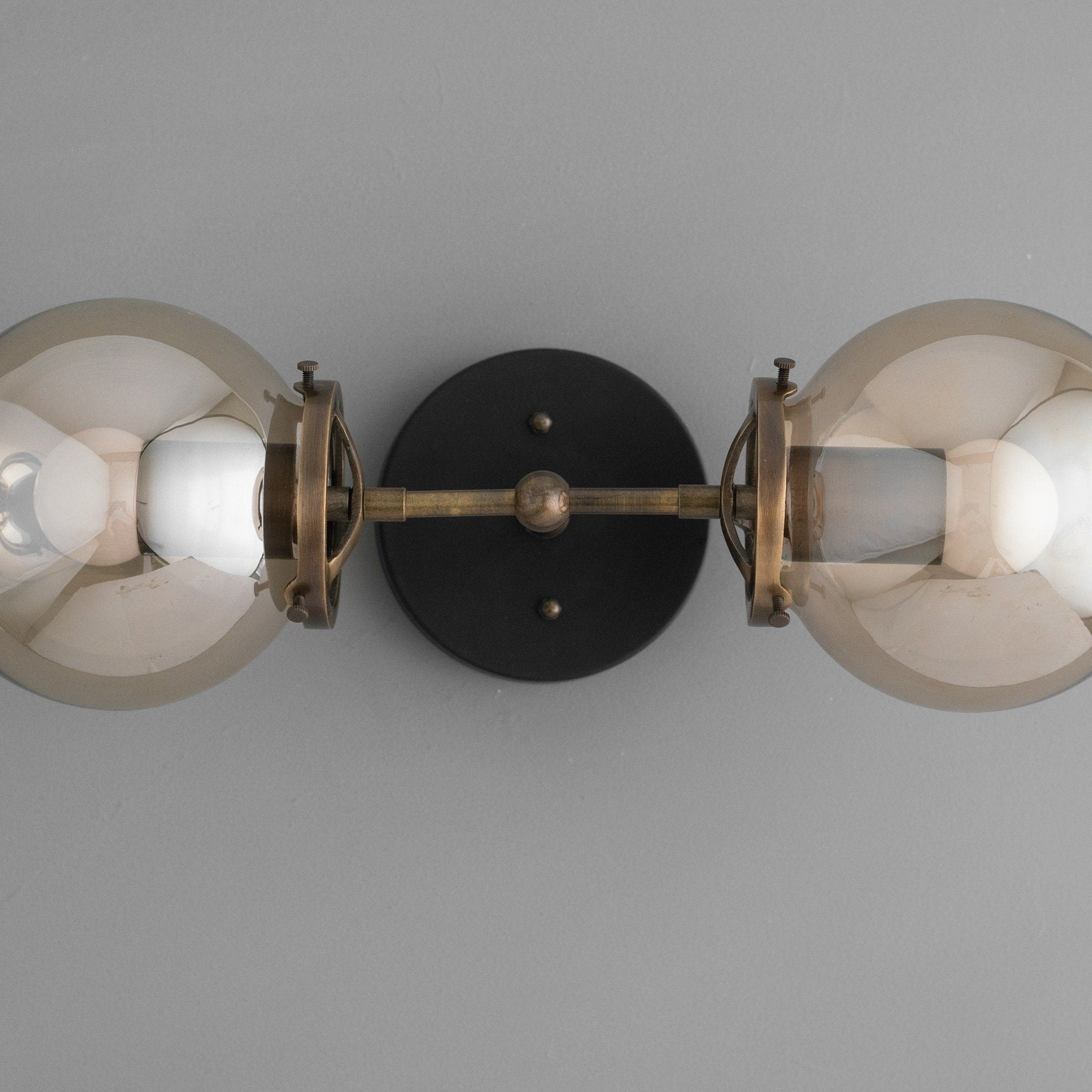 Lumio Globe mit eingeschaltetem Licht