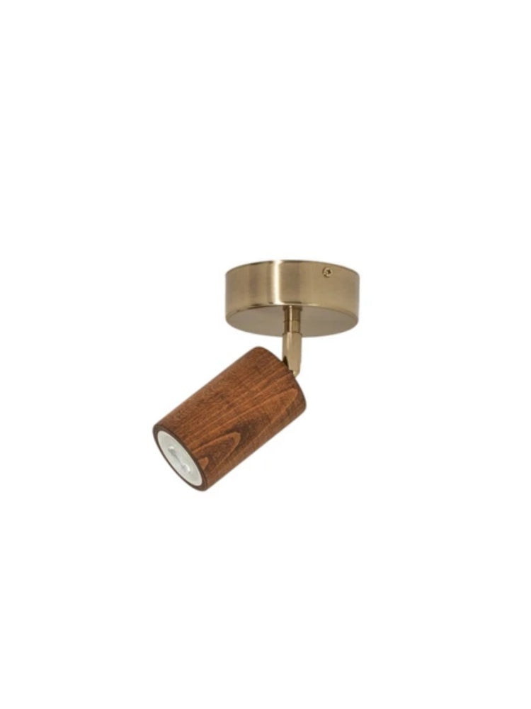 Deckenstrahler aus Metall und Massivholz – Flexible Winkeleinstellung schafft Atmosphäre