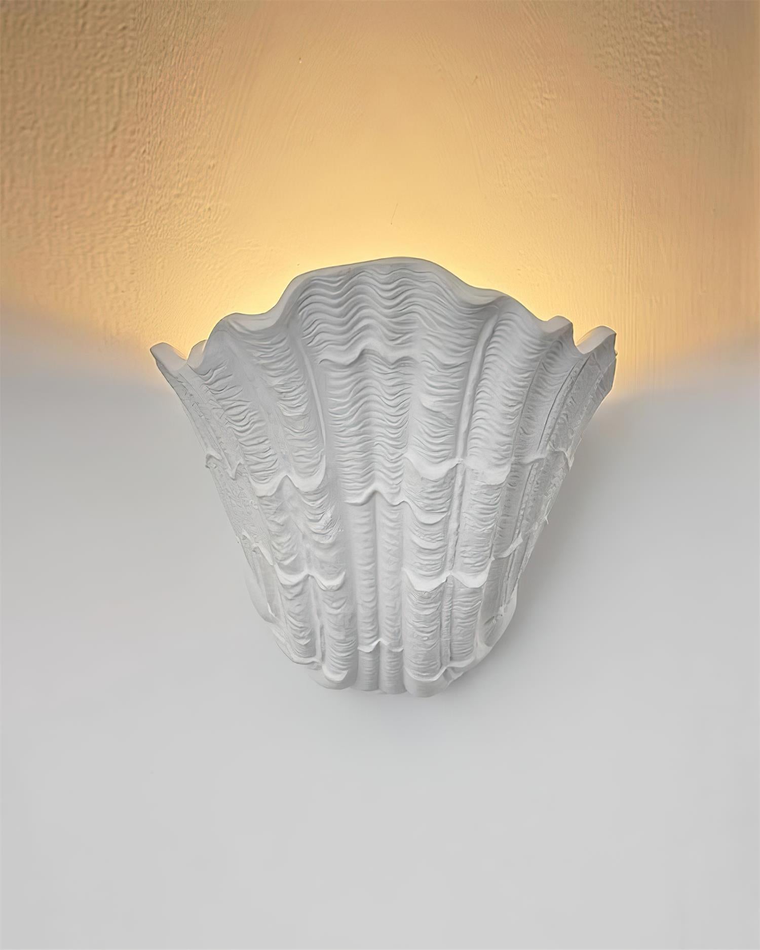 Maris Muschel-Wandleuchte aus Gips