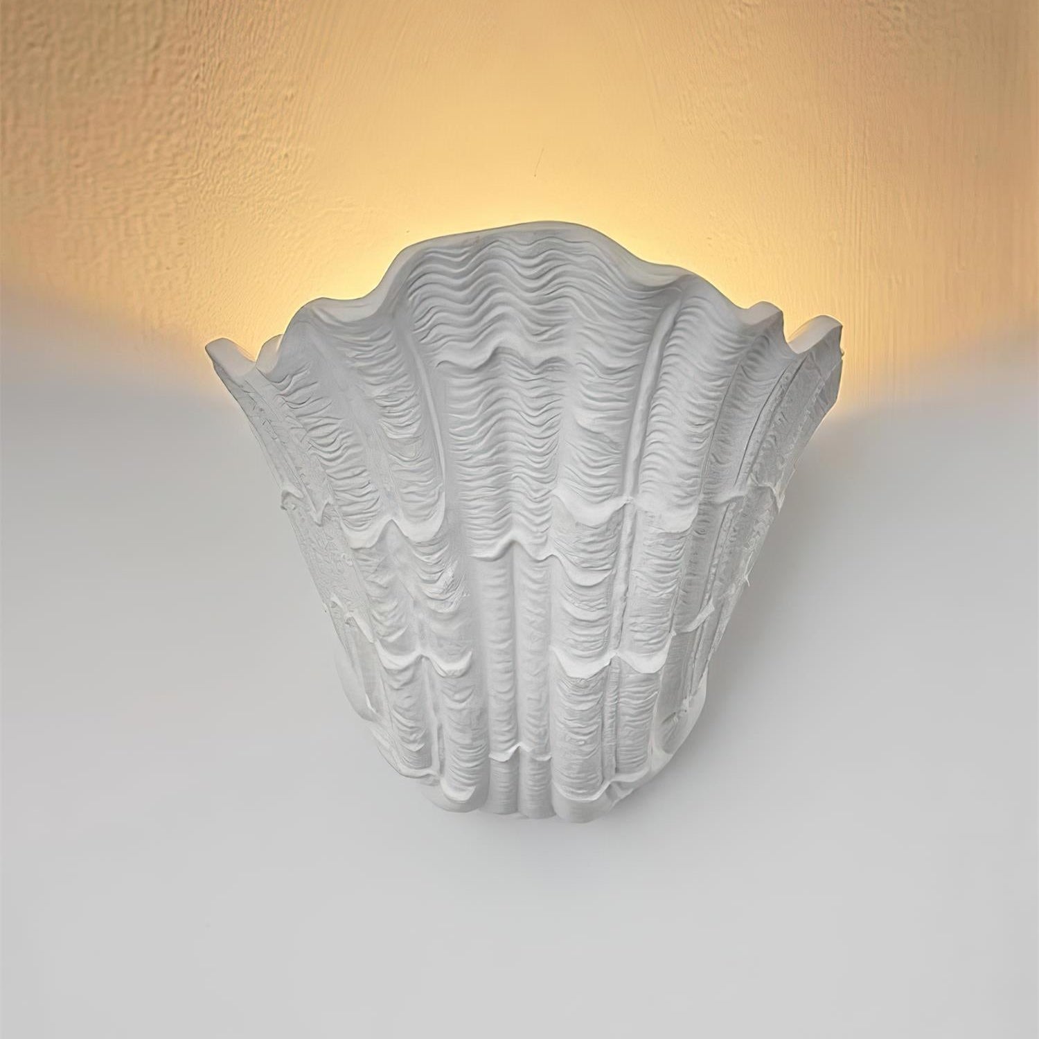 Maris Muschel-Wandleuchte aus Gips