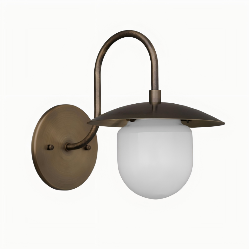 Curva Metall-Wandleuchte aus gewölbtem Messing – elegante Metallleuchte für moderne Innenräume