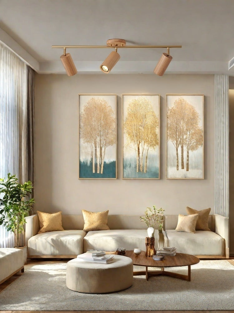 Beleuchteter Deckenstrahler im Wohnzimmer