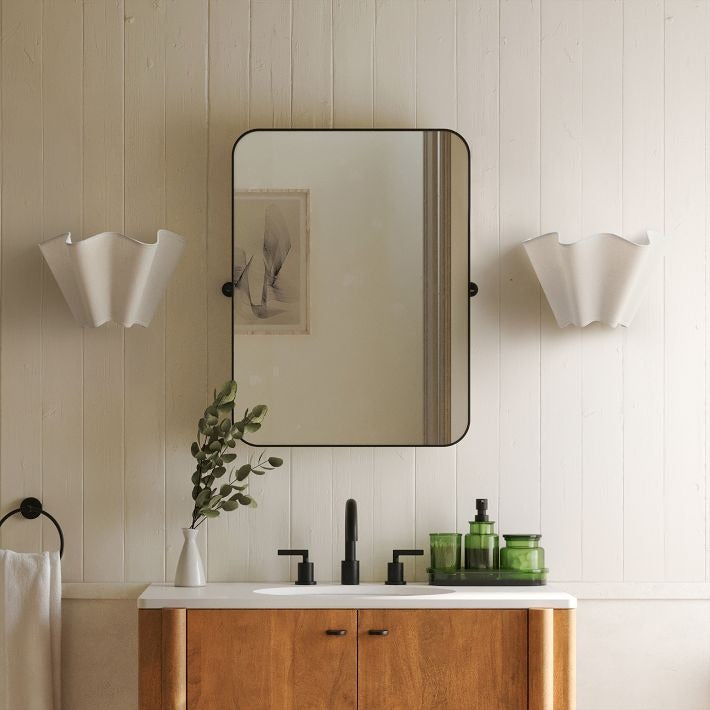 Wandleuchte in minimalistischer Einrichtung