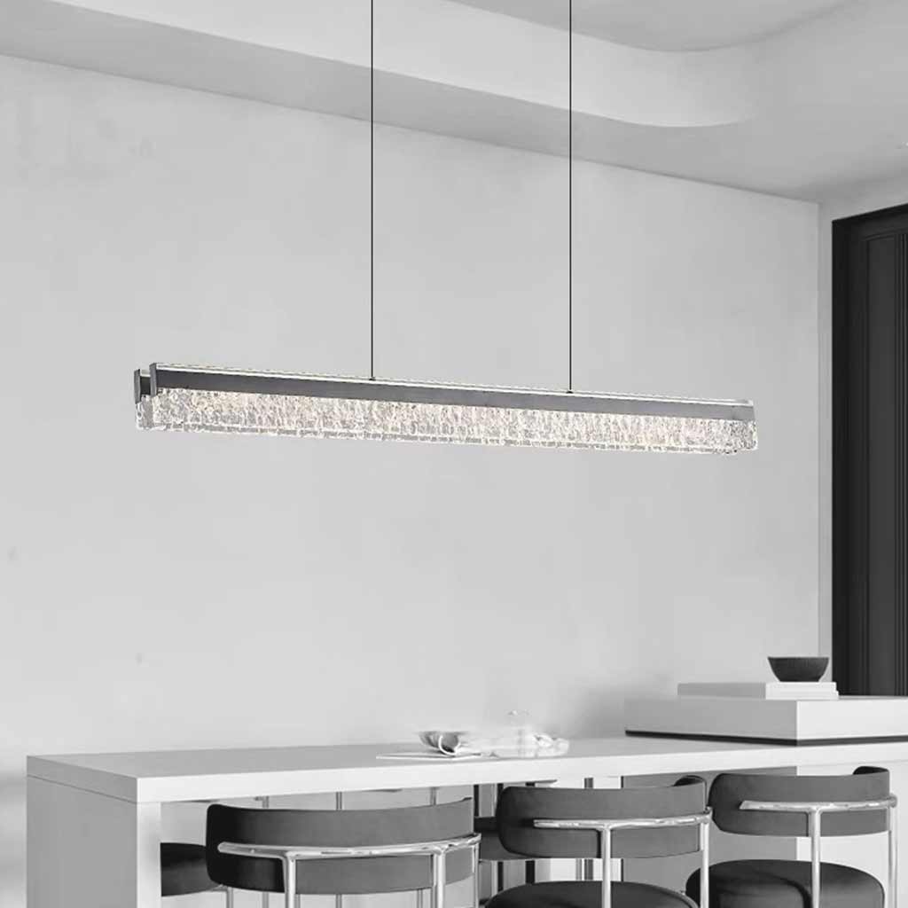Nahaufnahme der dimmbaren LED-Pendelleuchte aus Aluminium und Acryl