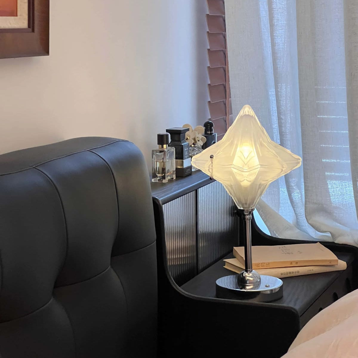 Dimmbare LED-Tischlampe mit drei Farbtemperaturen