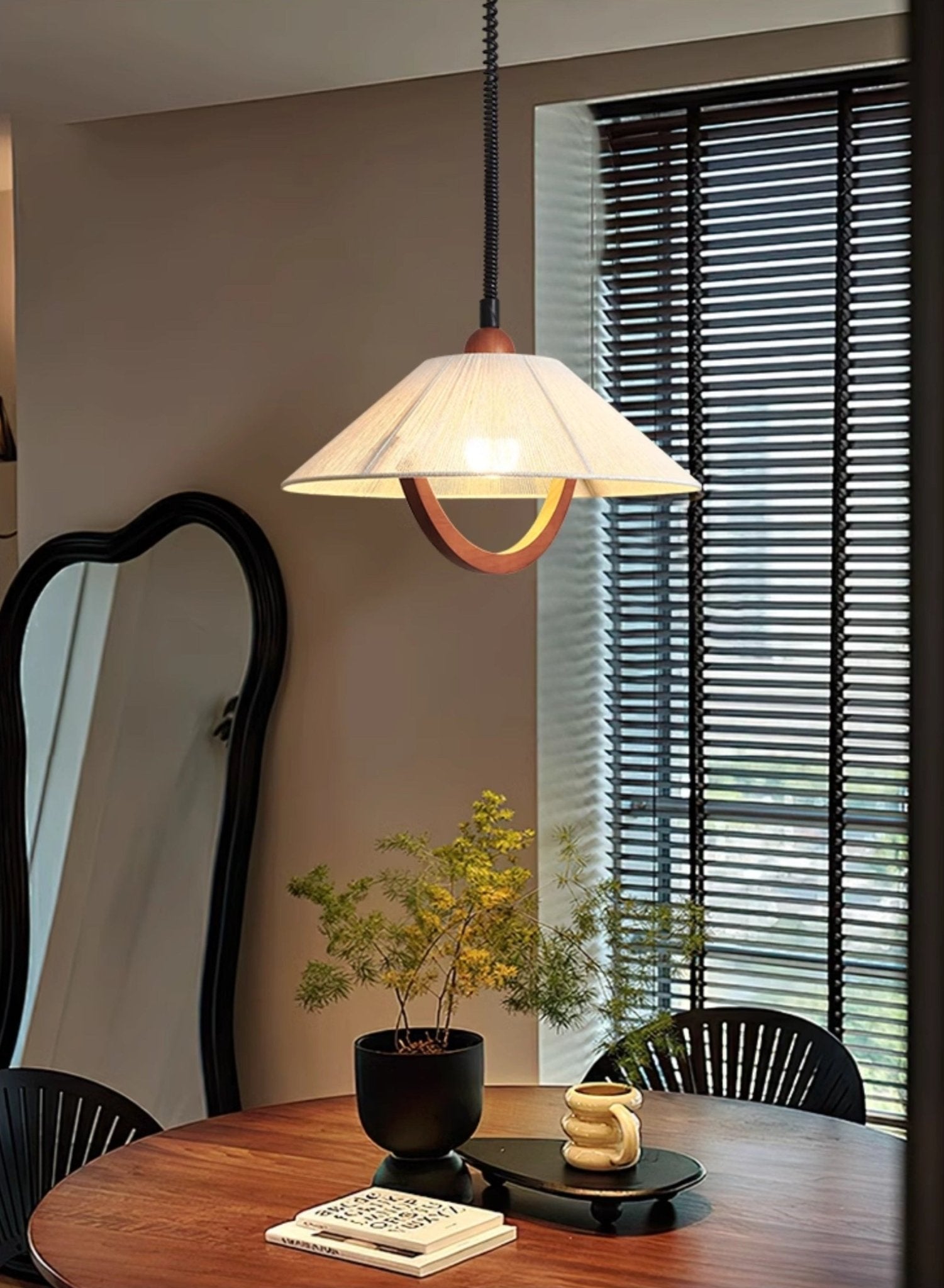 Eleanor Minimalistische Pendelleuchte aus Holz und Stoff-Letslighting
