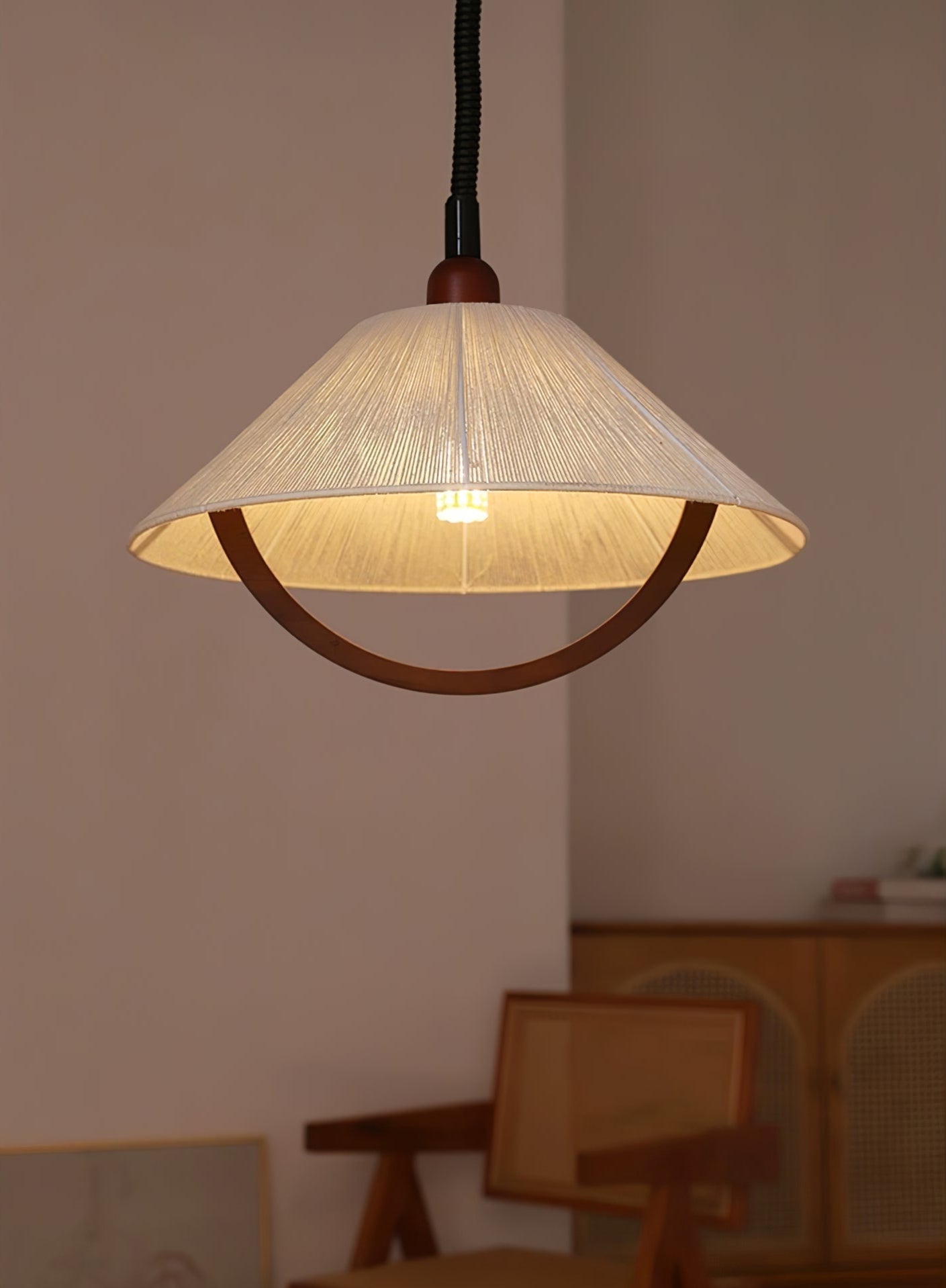 Eleanor Minimalistische Pendelleuchte aus Holz und Stoff-Letslighting