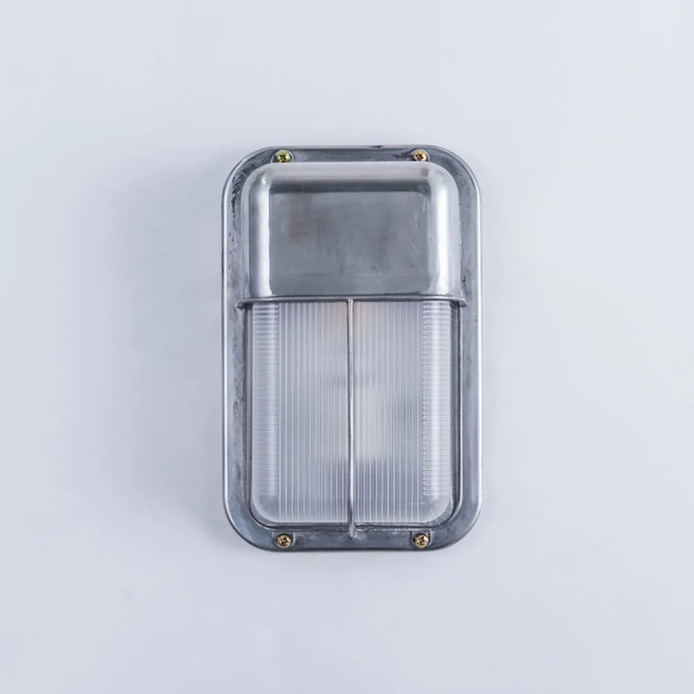 Wyre Geometrische moderne Wandleuchte aus Metall und Glas