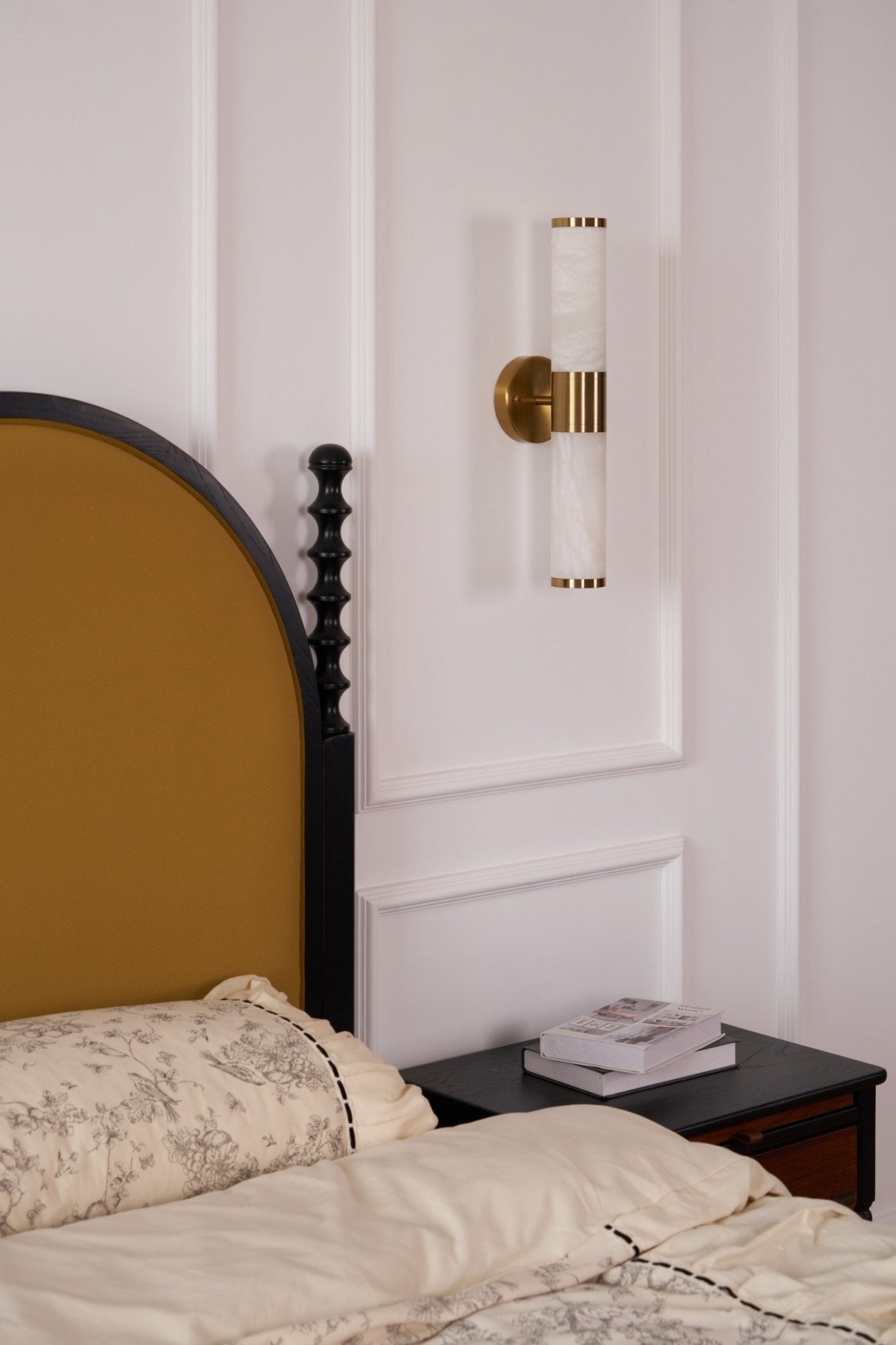 Kaia Minimalist Alabaster Wall Lamp - Neutralighting