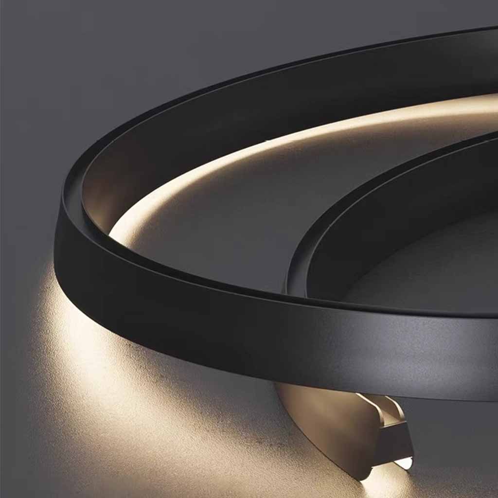 Detailansicht der Aluminium- und PMMA-Materialien des schwarzen Kronleuchters