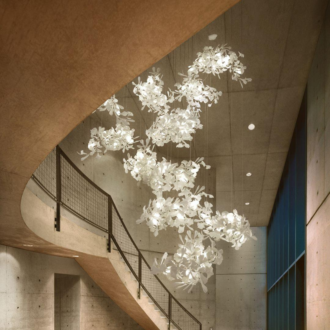 Olivia GloGink Modern Langes Gold LED Kronleuchter, aus Metall&Keramik