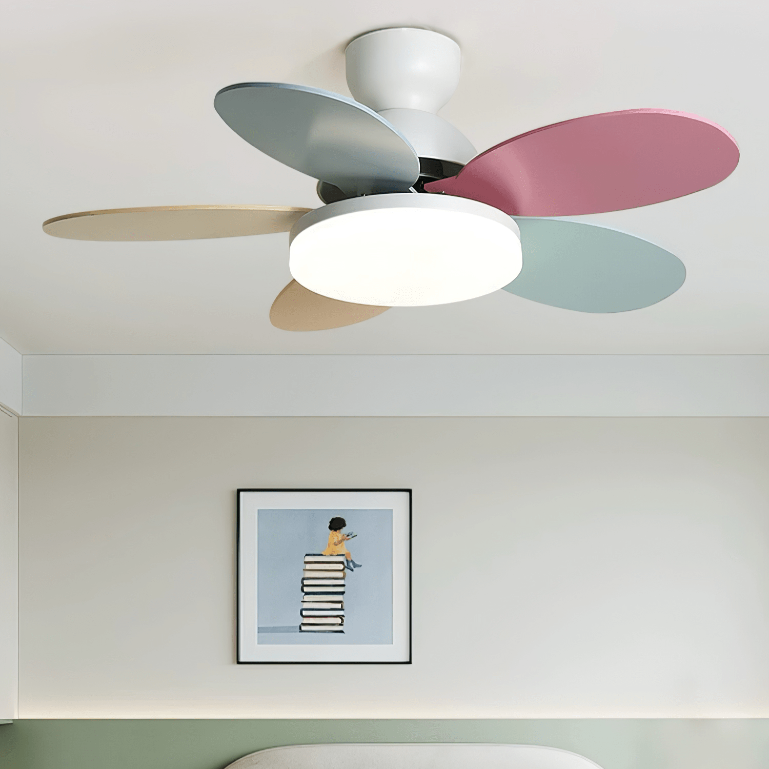 Liora Deckenventilator mit Beleuchtung, zeigt 48W variable Frequenzleistung