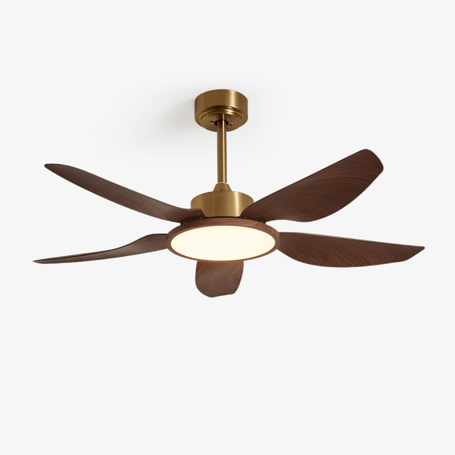 Aurelia Moderner Deckenventilator mit Holz- und Messingdetails, Gesamtansicht.