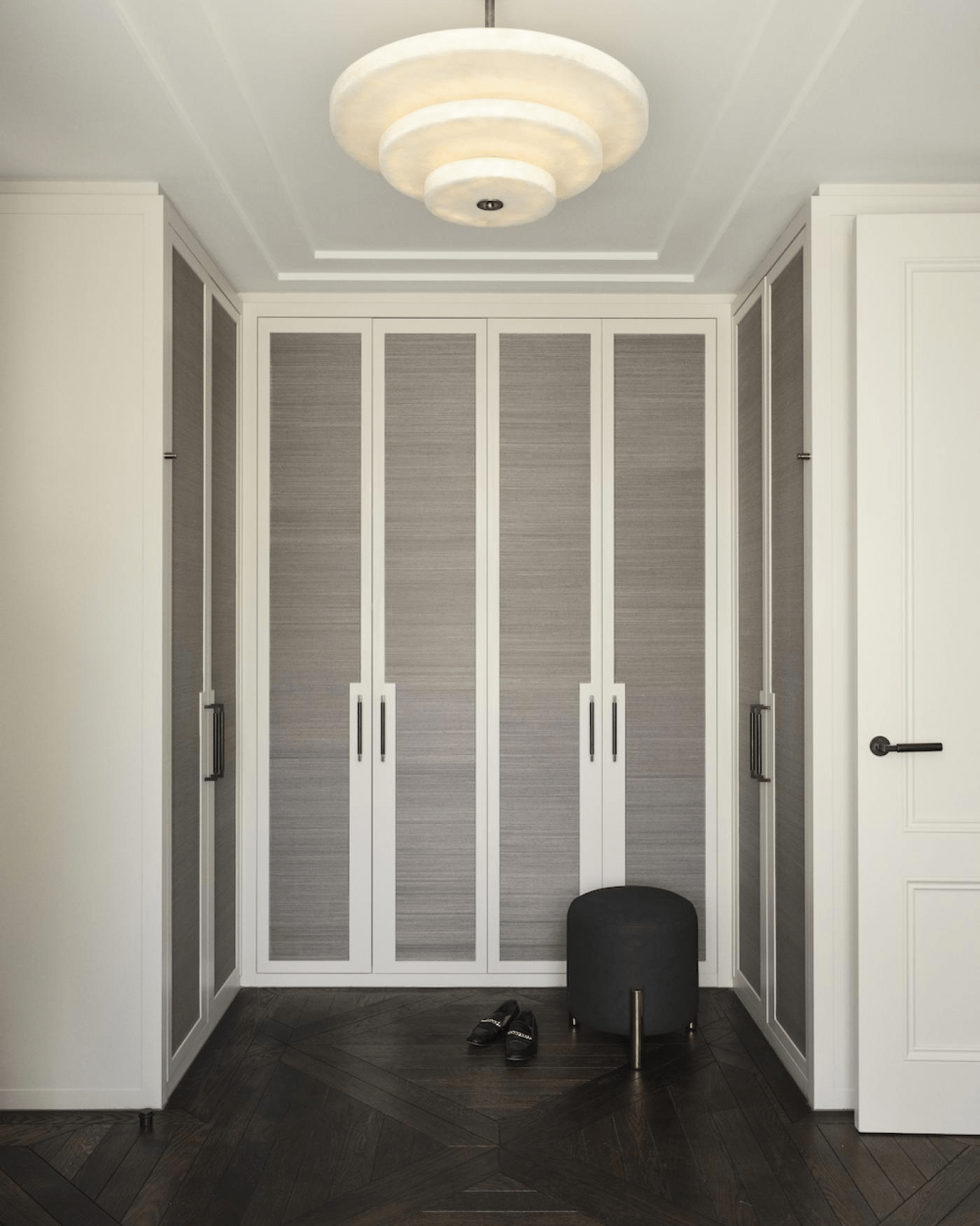 Liora Minimalist Alabaster Pendant Light Chandelier - Neutralighting