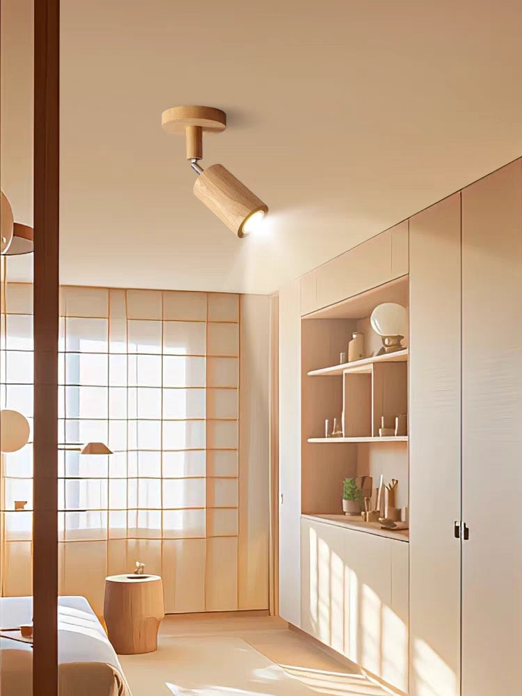 Massivholz-Deckenstrahler in modernem Wohnzimmer