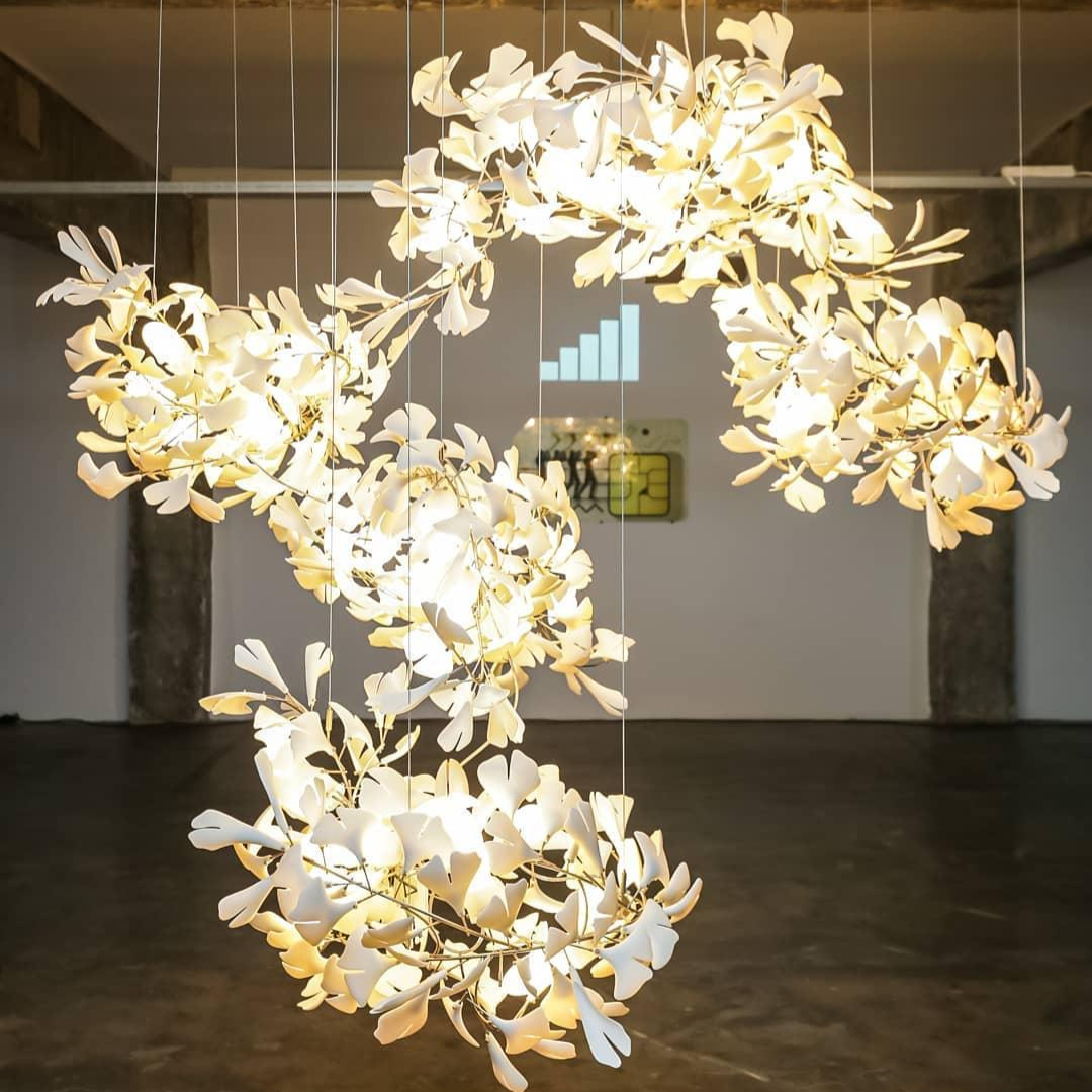 Olivia GloGink Modern Langes Gold LED Kronleuchter, aus Metall&Keramik