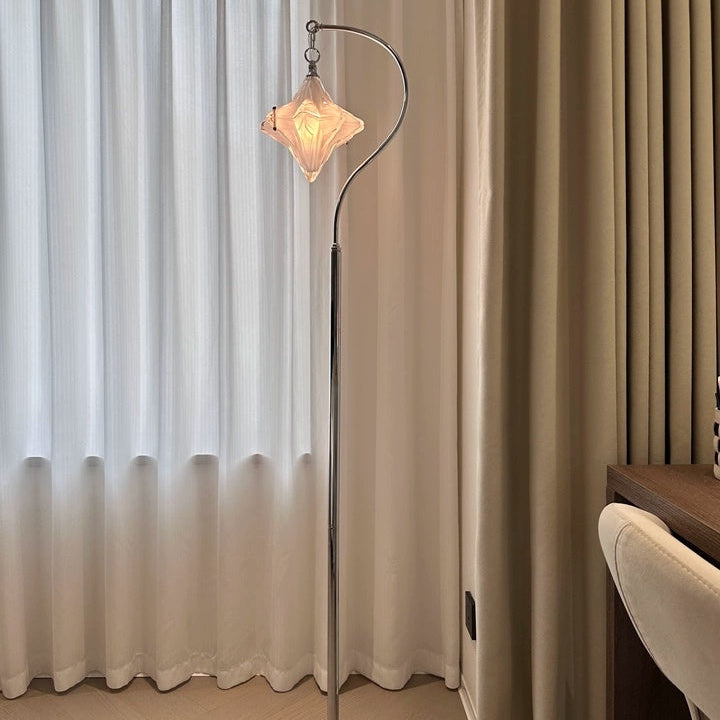 Elegante Stehleuchte für Wohnräume