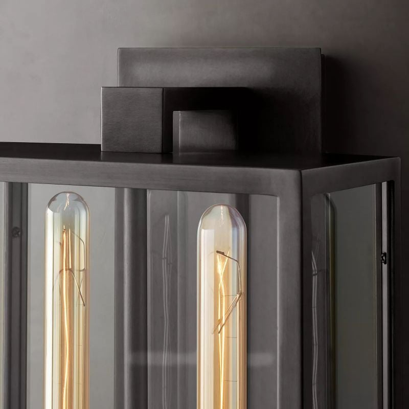 Beckman Wandleuchte, Ansicht von vorne, mit eingeschaltetem Licht.