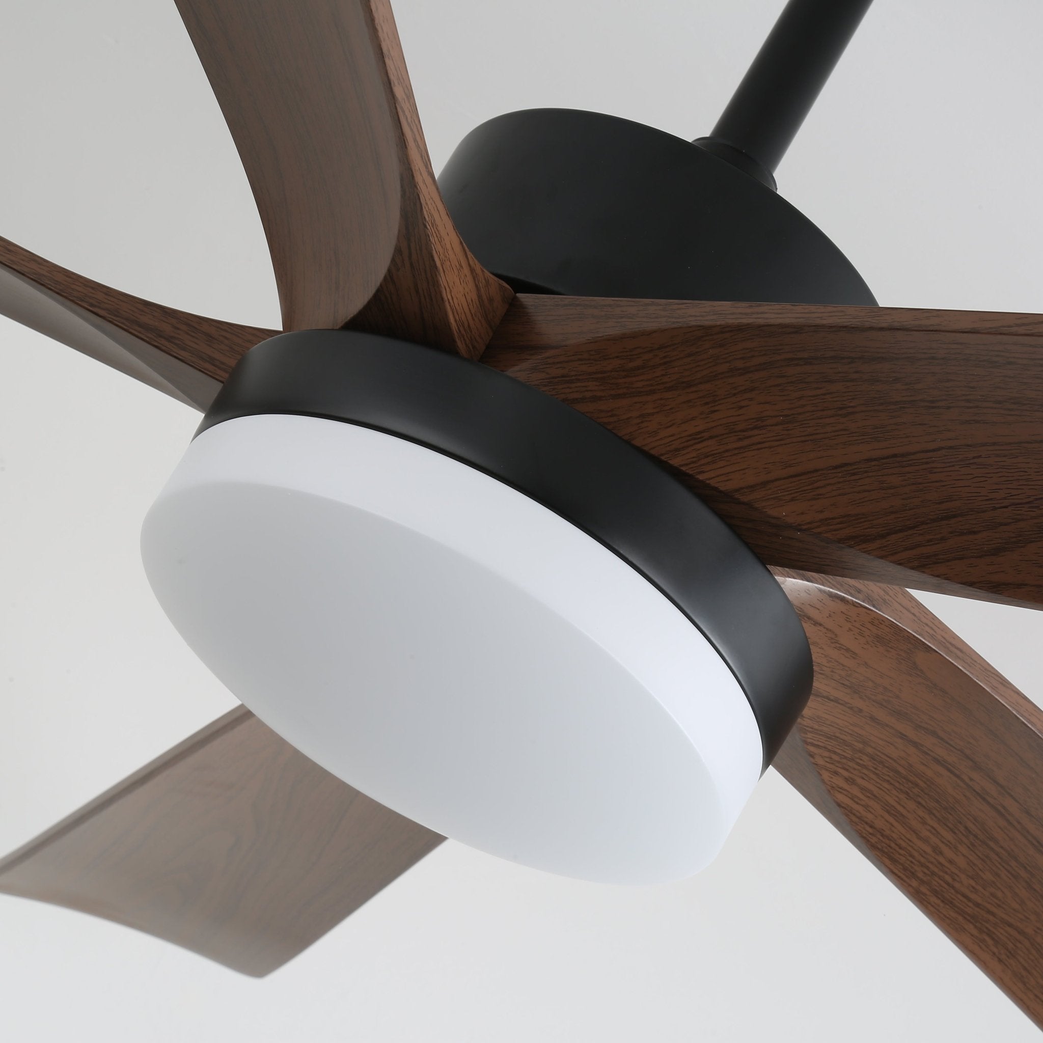 Maßzeichnung des 132cm Eryndor Deckenventilators mit Beleuchtung