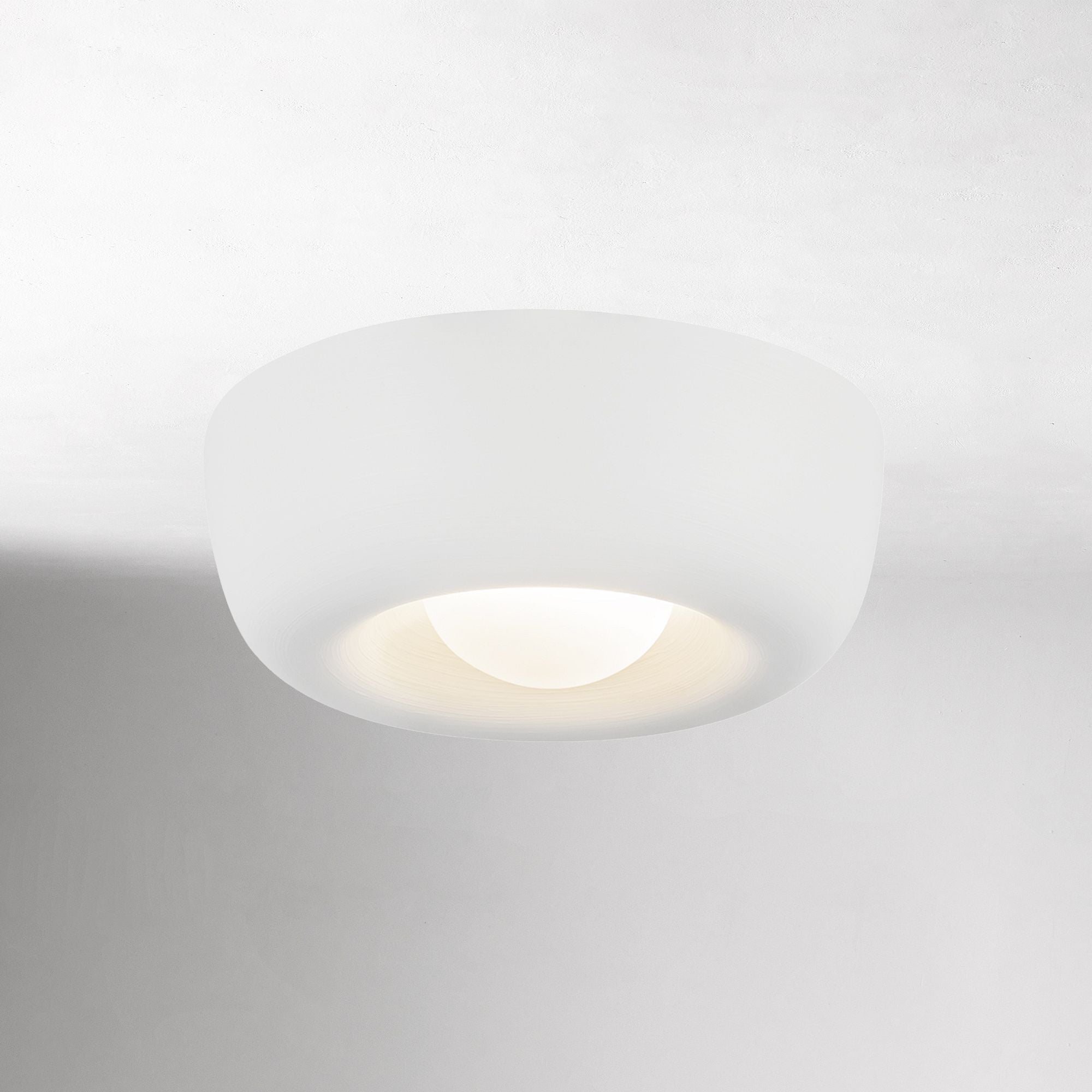 Alverin Deckenleuchte – Minimalistische Metallleuchte für moderne Häuser