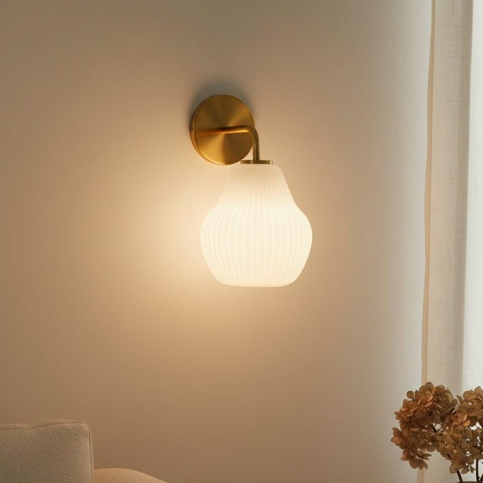 Rivrona Wandlampe mit Chrom-Finish im Schlafzimmer