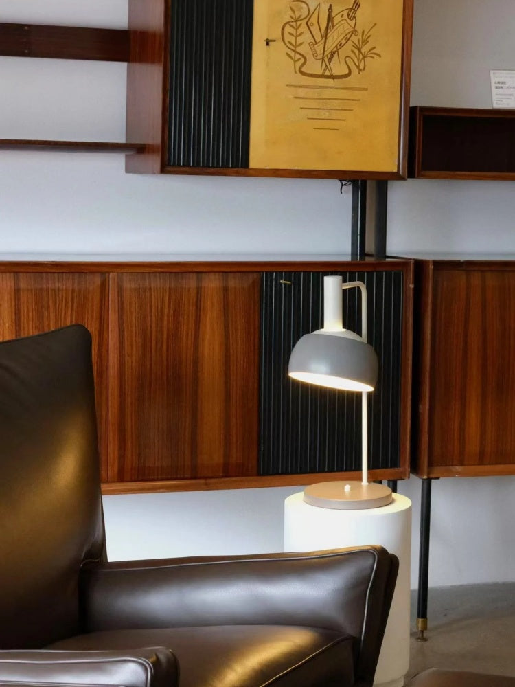 Schreibtischlampe aus Metall für blendfreies Licht